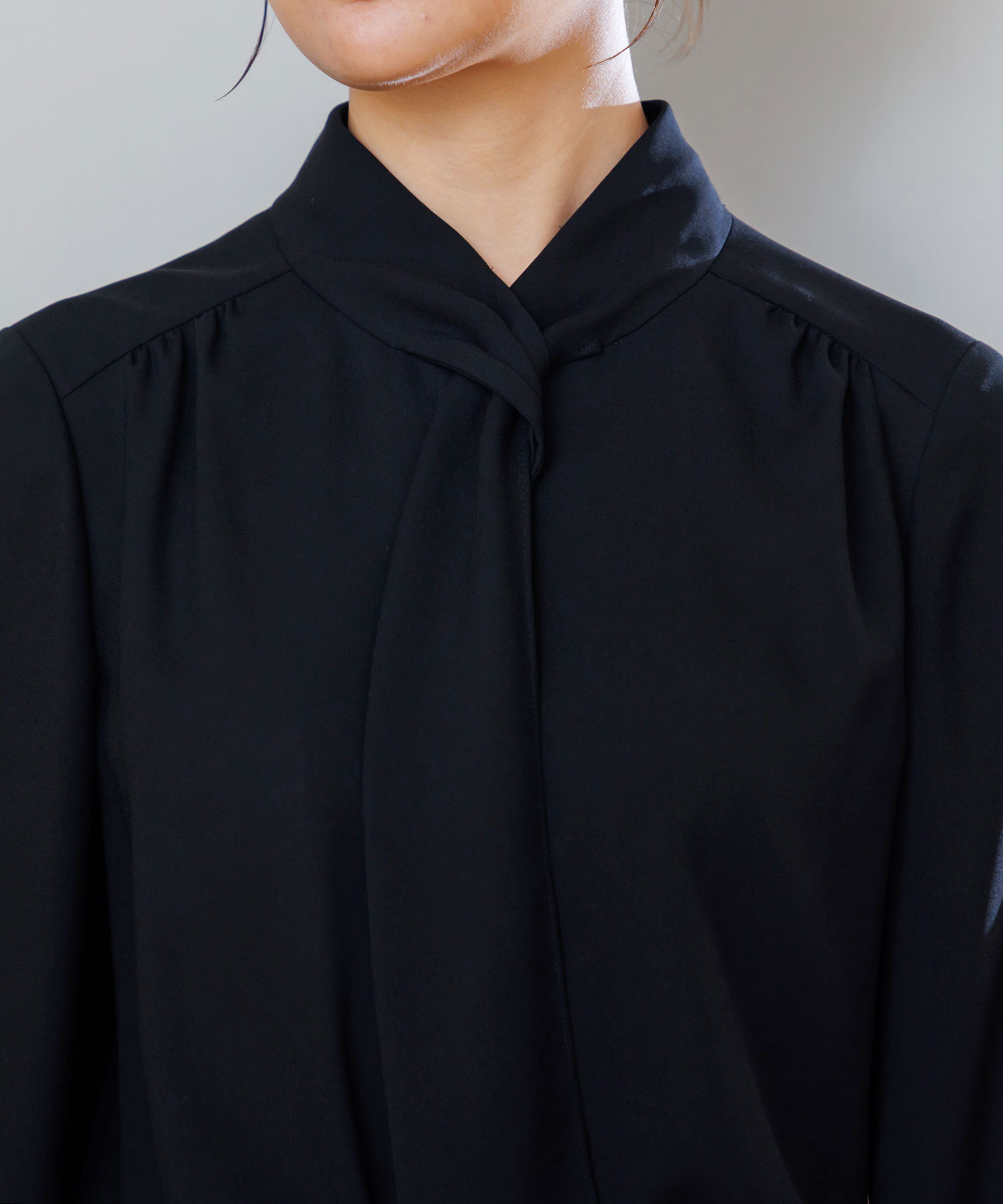 【喪服・礼服】ボウタイブラウス付き　ワイドパンツブラックフォーマルスーツ